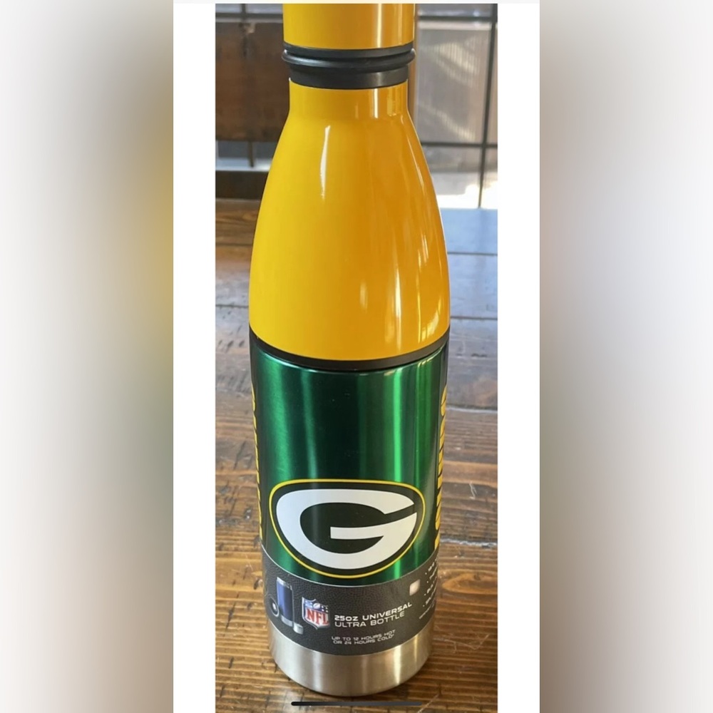 GREEN BAY PACKERS Metal Travel Mug. 25 ounce.